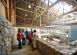 Besucher in der Badruine Hüfingen